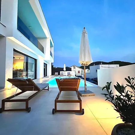 Artemis Iii Villa