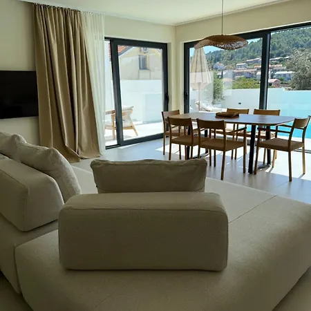 Artemis Iii Villa Žman